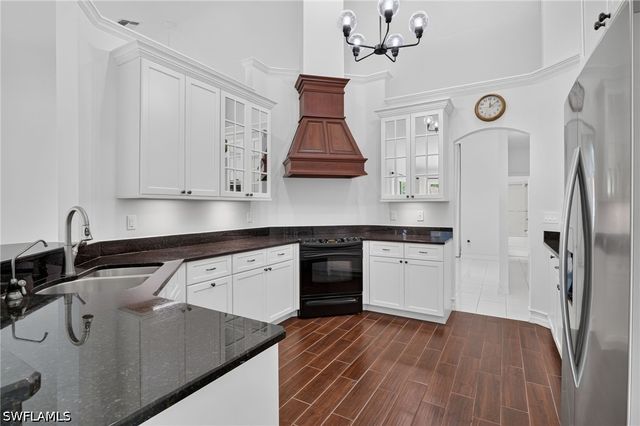 2126 E Crown PT, Naples, FL 34112