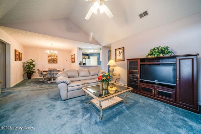 8200 Fox Hall Pl, Lyndon, KY 40242