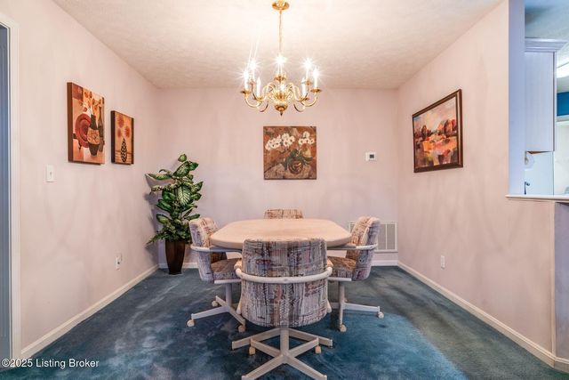 8200 Fox Hall Pl, Lyndon, KY 40242