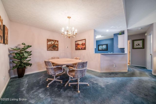 8200 Fox Hall Pl, Lyndon, KY 40242