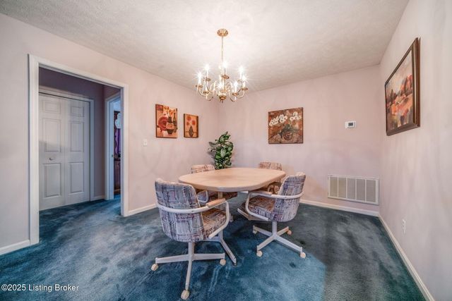 8200 Fox Hall Pl, Lyndon, KY 40242