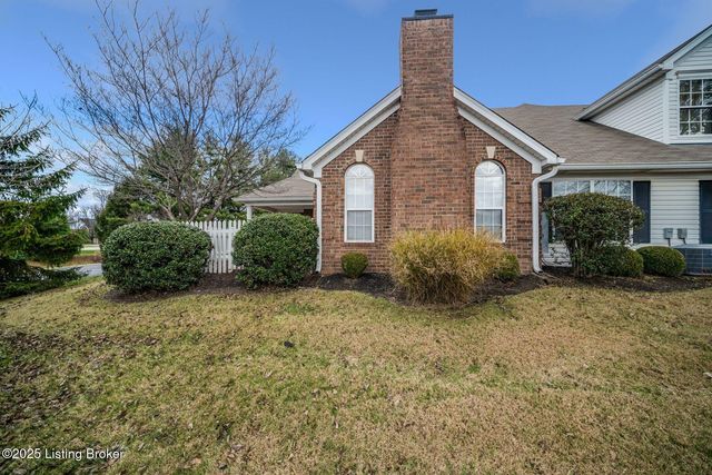 8200 Fox Hall Pl, Lyndon, KY 40242