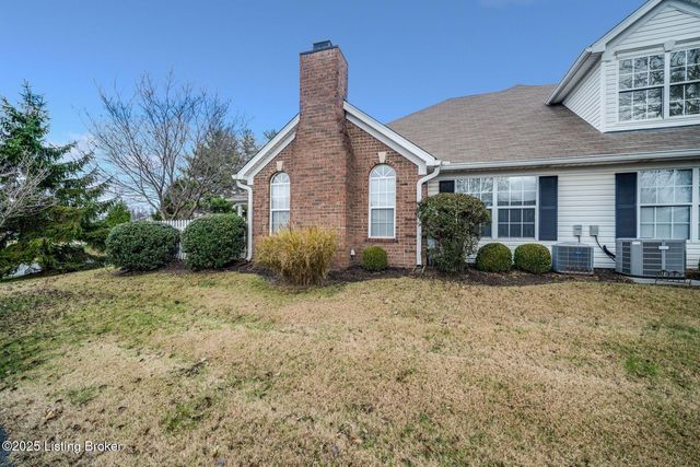 8200 Fox Hall Pl, Lyndon, KY 40242