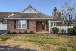 8200 Fox Hall Pl, Lyndon, KY 40242