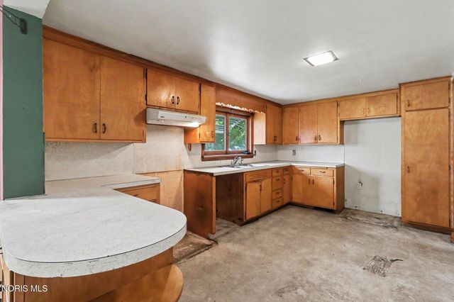106 E 5th Street, Genoa, OH 43430