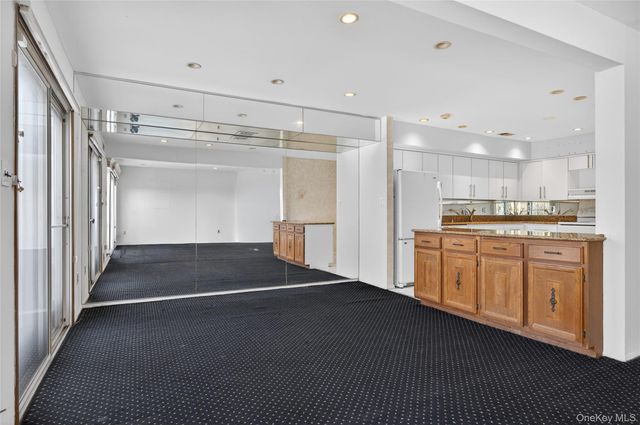 61 Estate Court 61, Woodbury, NY 11797