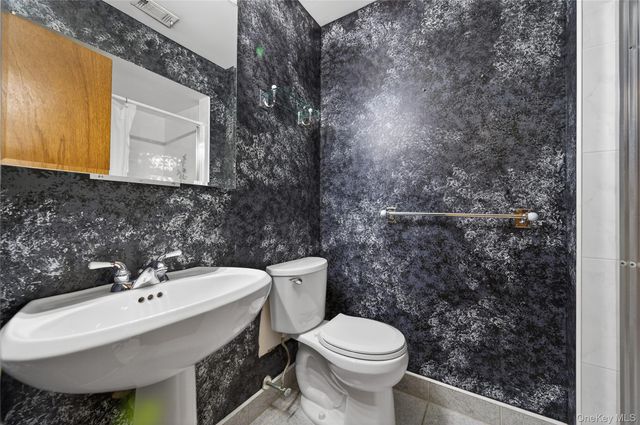 61 Estate Court 61, Woodbury, NY 11797