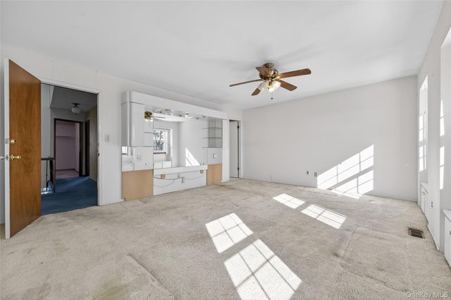 61 Estate Court 61, Woodbury, NY 11797