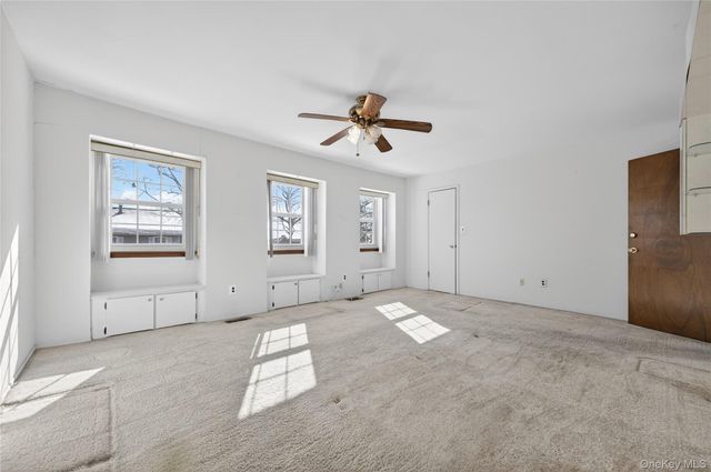 61 Estate Court 61, Woodbury, NY 11797