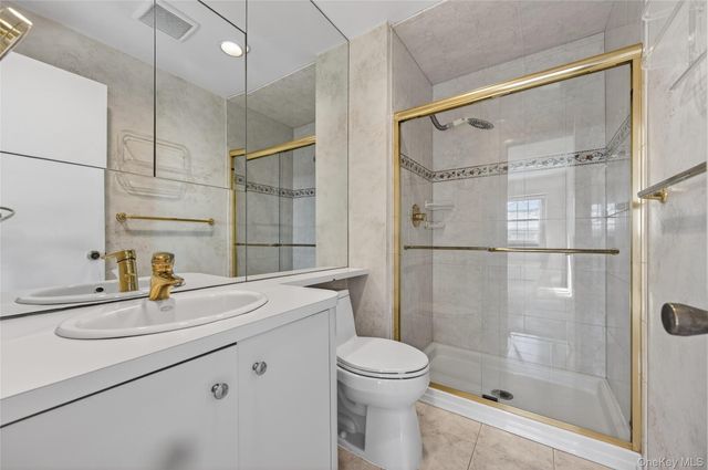 61 Estate Court 61, Woodbury, NY 11797