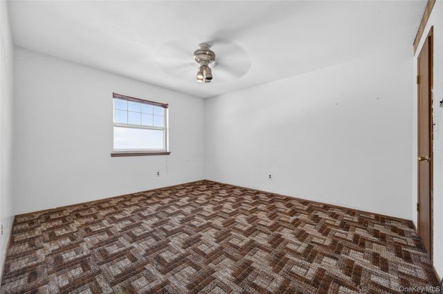 61 Estate Court 61, Woodbury, NY 11797