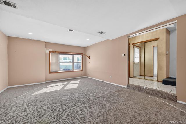 61 Estate Court 61, Woodbury, NY 11797