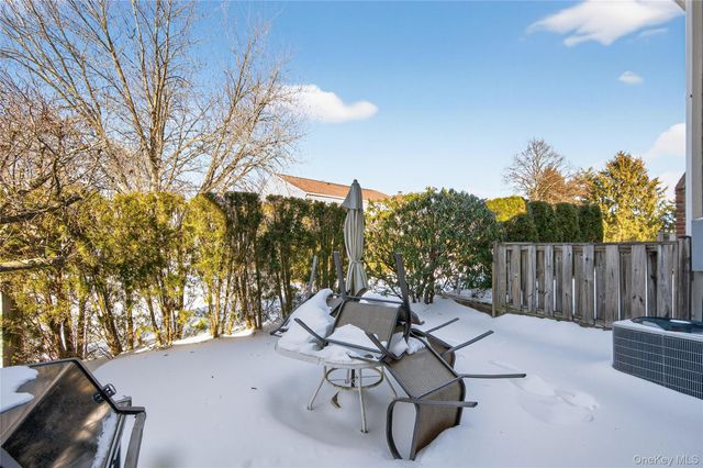 61 Estate Court 61, Woodbury, NY 11797