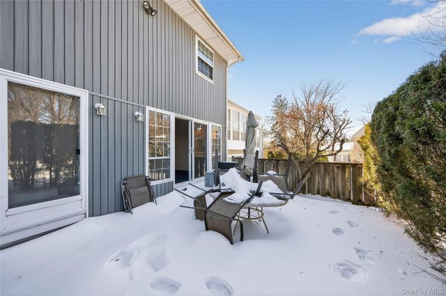 61 Estate Court 61, Woodbury, NY 11797