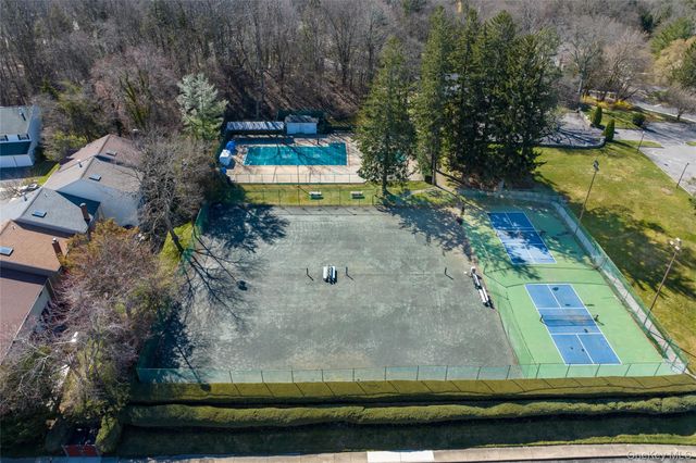 61 Estate Court 61, Woodbury, NY 11797