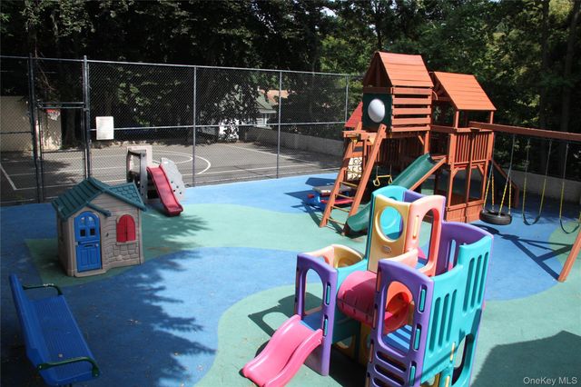 61 Estate Court 61, Woodbury, NY 11797