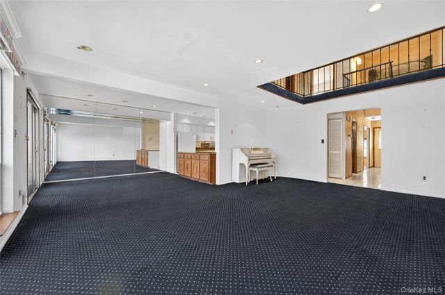 61 Estate Court 61, Woodbury, NY 11797