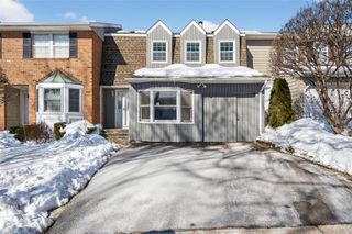 61 Estate Court 61, Woodbury, NY 11797