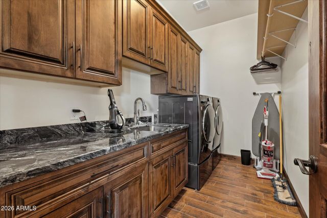 53 N La Barge Road, Apache Junction, AZ 85119