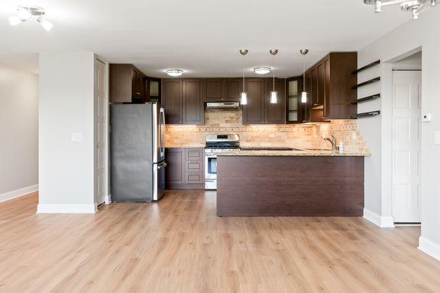 8025 W Oconnor Drive 4C, River Grove, IL 60171