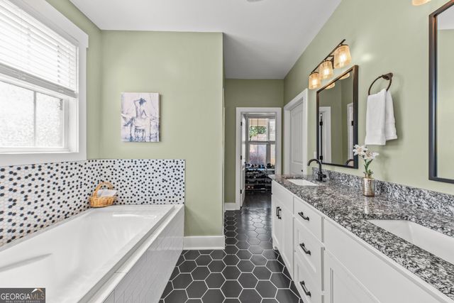 1100 W Magnolia Loop, Madison, GA 30650
