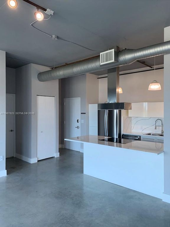 10 SW South River Dr 1709, Miami, FL 33130