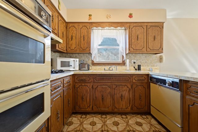 11607 S Avenue J, Chicago, IL 60617
