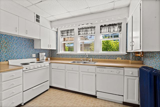 78 Van Buren Street, South Haven City, MI 49090