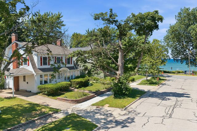 78 Van Buren Street, South Haven City, MI 49090