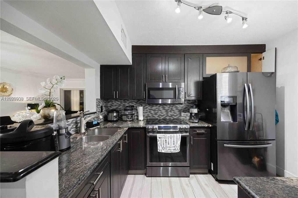 12505 NW 11th Lane 109, Miami, FL 33182