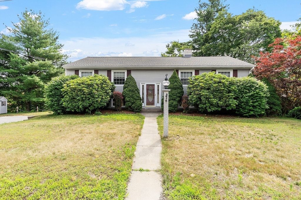 9 E Park Rd, Sterling, MA 01564