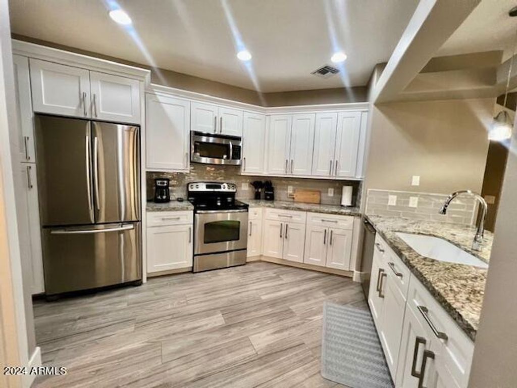 11500 E COCHISE Drive 1102, Scottsdale, AZ 85259