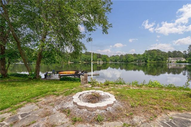 625 W LAKE Drive, Oxford, GA 30054
