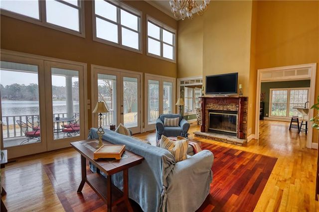 625 W LAKE Drive, Oxford, GA 30054