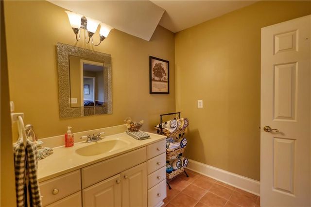 625 W LAKE Drive, Oxford, GA 30054