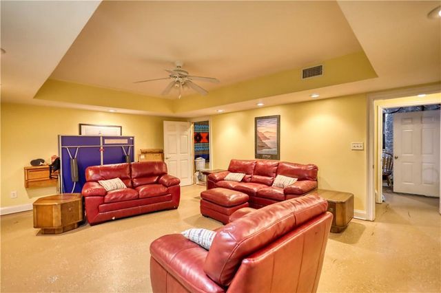 625 W LAKE Drive, Oxford, GA 30054