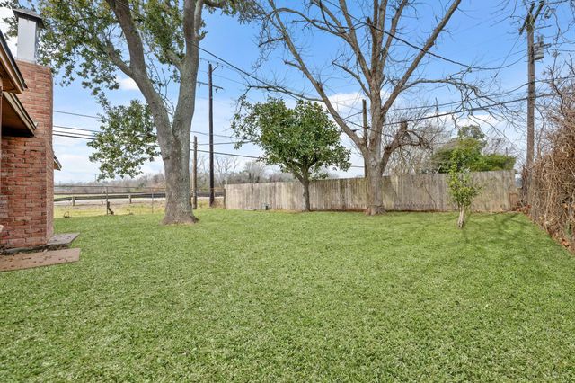 5406 Royal Oak Drive, Texas City, TX 77591