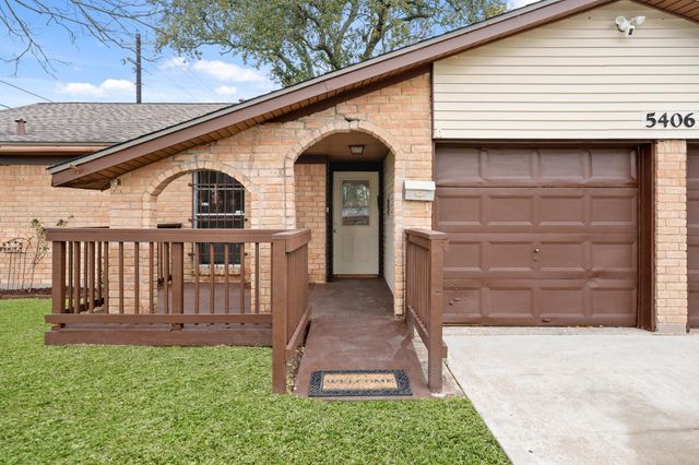 5406 Royal Oak Drive, Texas City, TX 77591