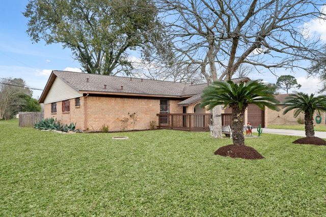 5406 Royal Oak Drive, Texas City, TX 77591