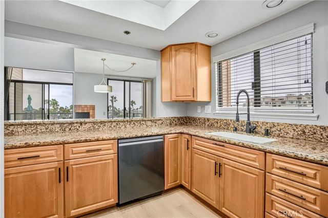 140 The Village 407, Redondo Beach, CA 90277