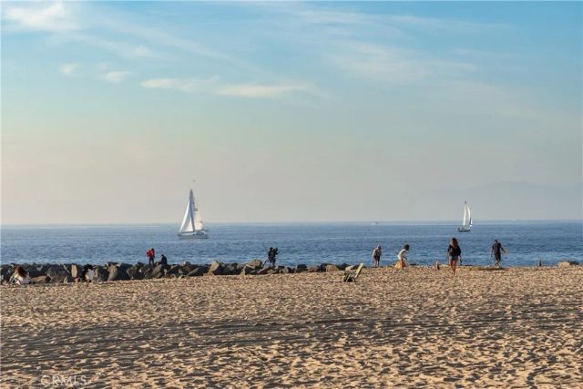 140 The Village 407, Redondo Beach, CA 90277