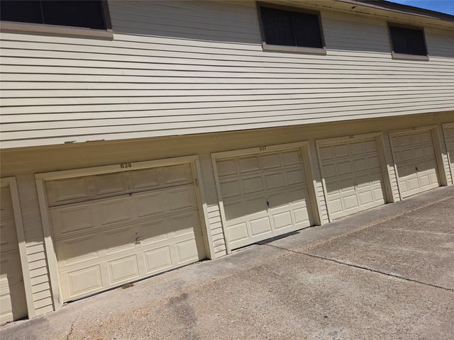 2425 Holly Hall Street B37, Houston, TX 77054