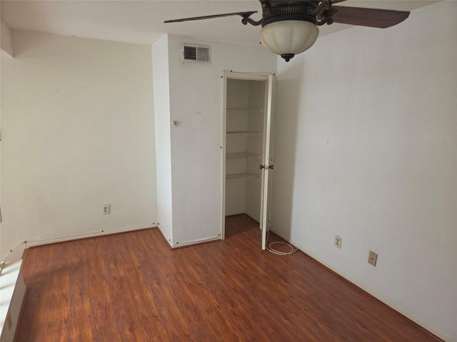 2425 Holly Hall Street B37, Houston, TX 77054