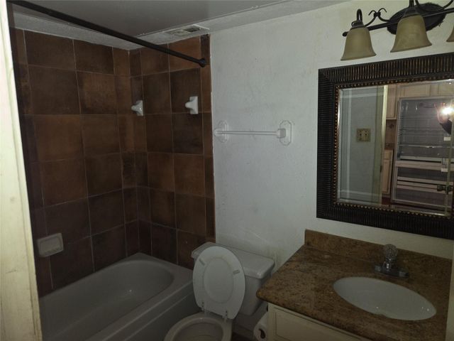 2425 Holly Hall Street B37, Houston, TX 77054