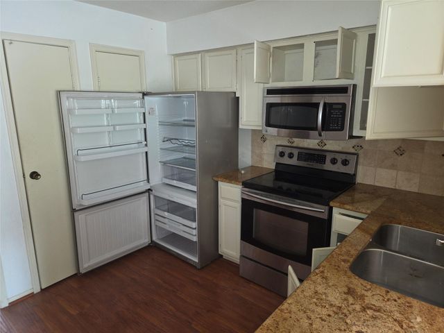 2425 Holly Hall Street B37, Houston, TX 77054