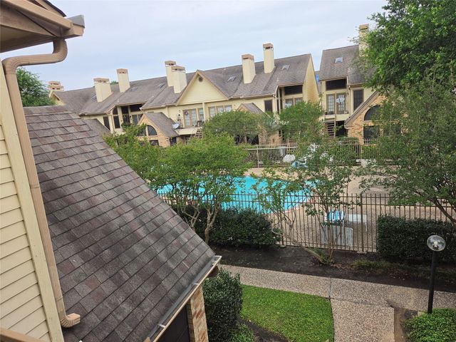 2425 Holly Hall Street B37, Houston, TX 77054
