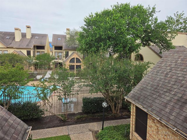 2425 Holly Hall Street B37, Houston, TX 77054