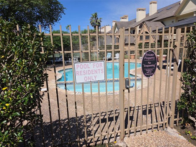 2425 Holly Hall Street B37, Houston, TX 77054