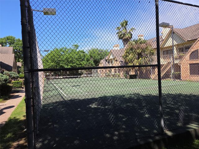 2425 Holly Hall Street B37, Houston, TX 77054