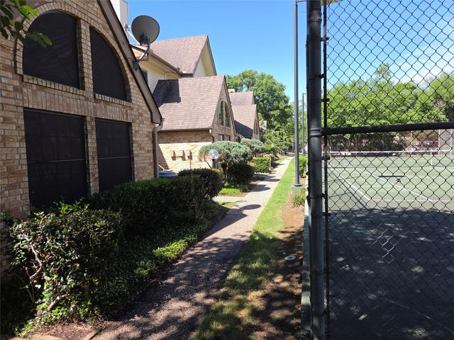 2425 Holly Hall Street B37, Houston, TX 77054